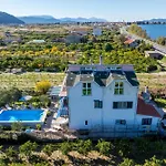Book Opuzen (Dubrovnik-Neretva)