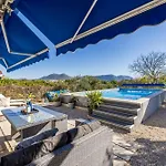 Book * Opuzen (Dubrovnik-Neretva)