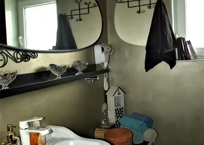 Book * Opuzen (Dubrovnik-Neretva)