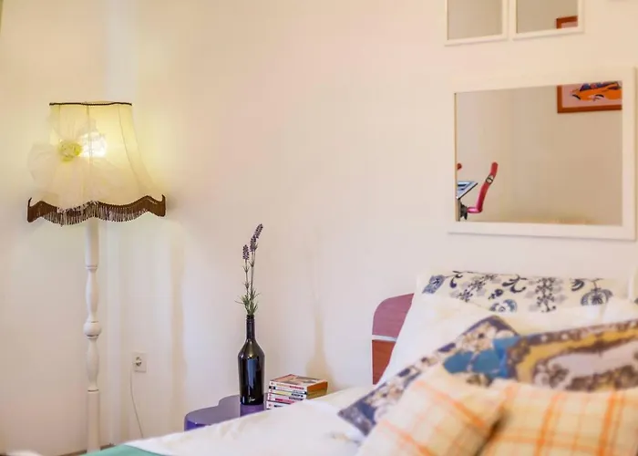 Book * Opuzen (Dubrovnik-Neretva)