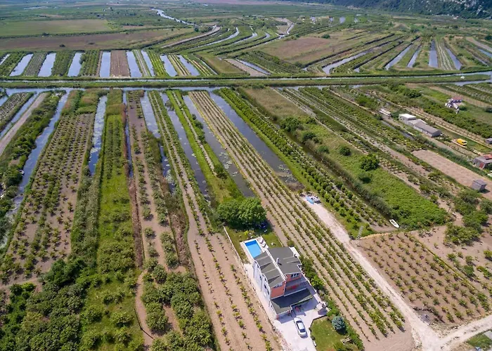 Book * Opuzen (Dubrovnik-Neretva)