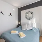 Book Apartment *