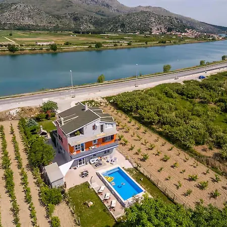 Book Apartment Opuzen (Dubrovnik-Neretva)