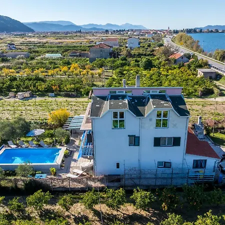 Book Opuzen (Dubrovnik-Neretva)