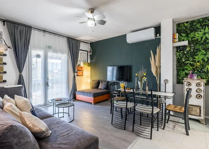 Book Apartment *