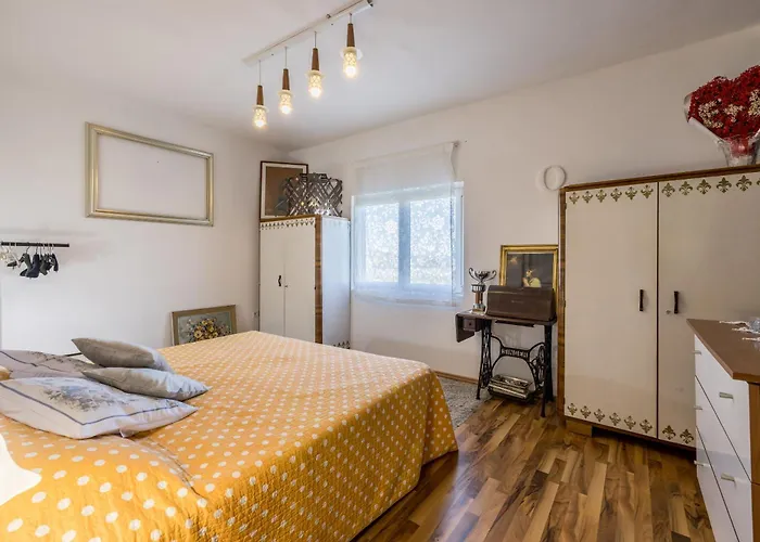 Apartment Book *