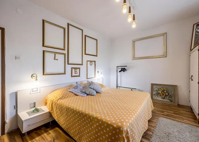 Book Opuzen (Dubrovnik-Neretva)