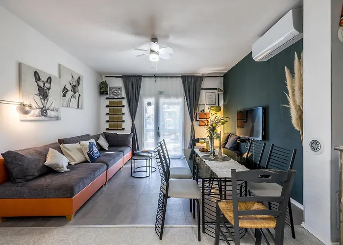Book Apartment *