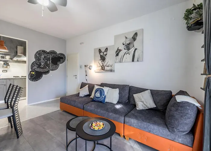 Book Apartment *